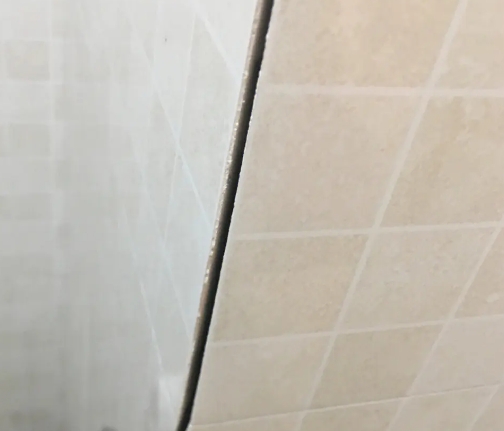 晋中市瓷砖空鼓维修公司分享阳台瓷砖脱落的修复过程可以分为以下几个步骤