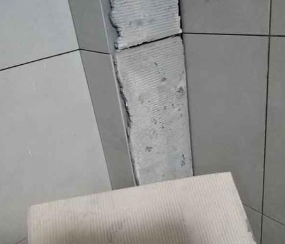 晋中市瓷砖空鼓维修公司分享下厨房瓷砖脱落的补救措施。